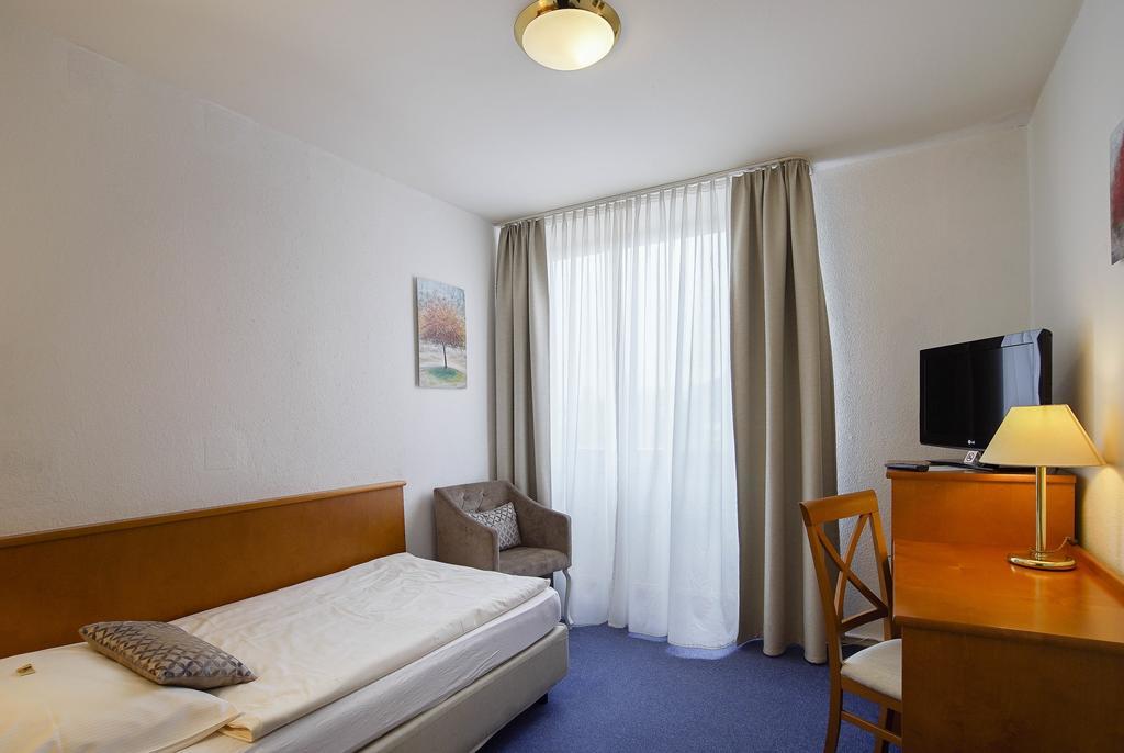 Hotel Maxim Λάνγκενφελντ Δωμάτιο φωτογραφία